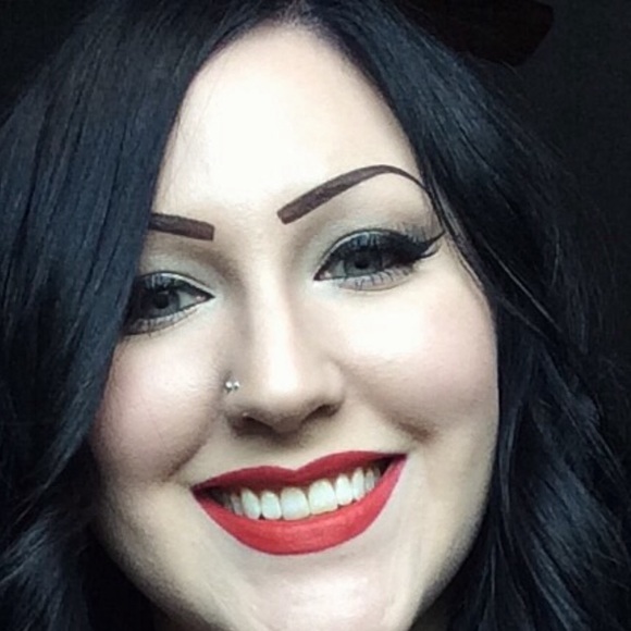 Profile Picture of Rebekah Mezger (@rmezger) on Poshmark