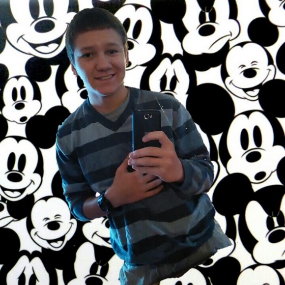 Profile Picture of Ryan Leppo (@nayrlebum) on Poshmark
