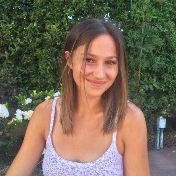 Profile Picture of Renee Phillips (@reneecp25) on Poshmark