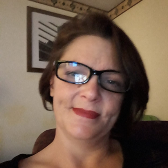 Profile Picture of Lisa Lemley (@lemley) on Poshmark