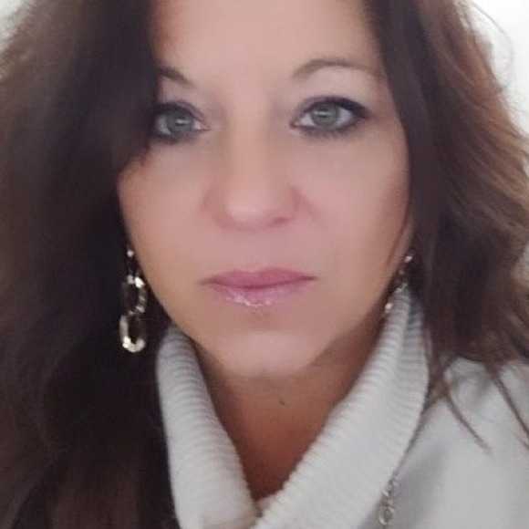 Profile Picture of Debbie Accorso (@littledny) on Poshmark