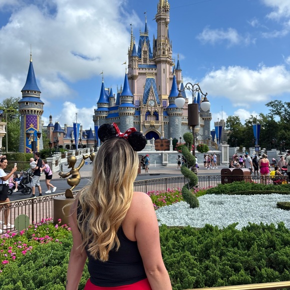 Profile Picture of Victoria Dalbey (@victoriae2601) on Poshmark