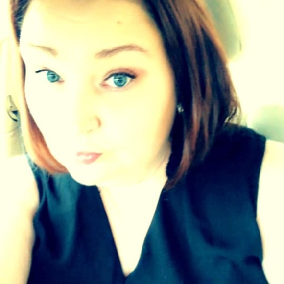 Profile Picture of Candice Bruner (@candicebruner) on Poshmark