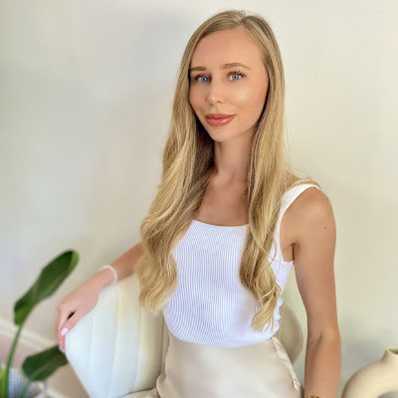 Profile Picture of Anastasia Karpenko (@a_karpenko) on Poshmark