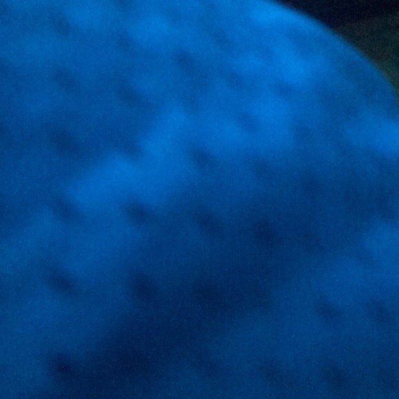 Profile Picture of Kenneth Santana (@kenniiexe) on Poshmark