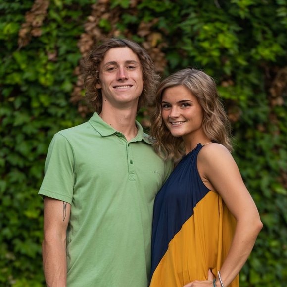 Profile Picture of Victoria Bowen (@vbowen97) on Poshmark