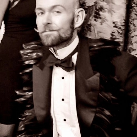 Profile Picture of Travis Abbott (@tabbottinterior) on Poshmark