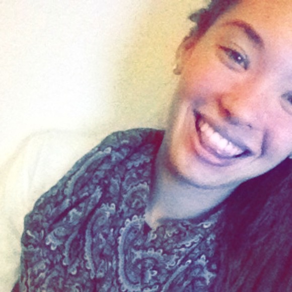 Profile Picture of Ailish Frieson (@ailishff) on Poshmark