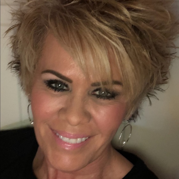 Profile Picture of Carla Wade (@bangels2017) on Poshmark