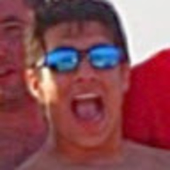 Profile Picture of Daniel Farfan (@d_farfan) on Poshmark