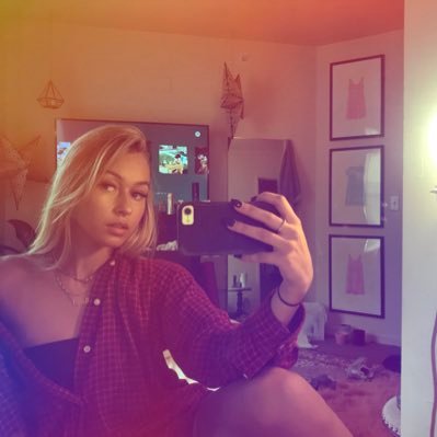 Profile Picture of Lar :) (@larxcharrison) on Twitter