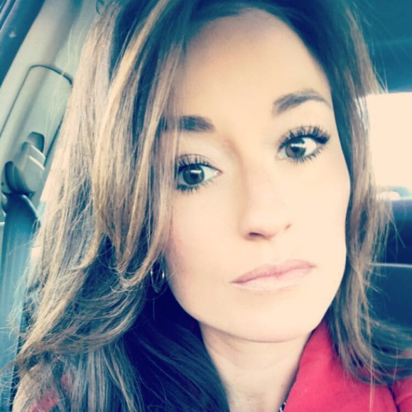 Desiree Bisordi - Poshmark Profile Picture of Desiree Bisordi (@dbisordi) on Poshmark