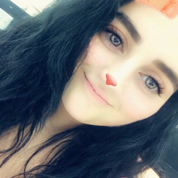 Profile Picture of Gabi Schiraldi (@gabischiraldi) on Poshmark