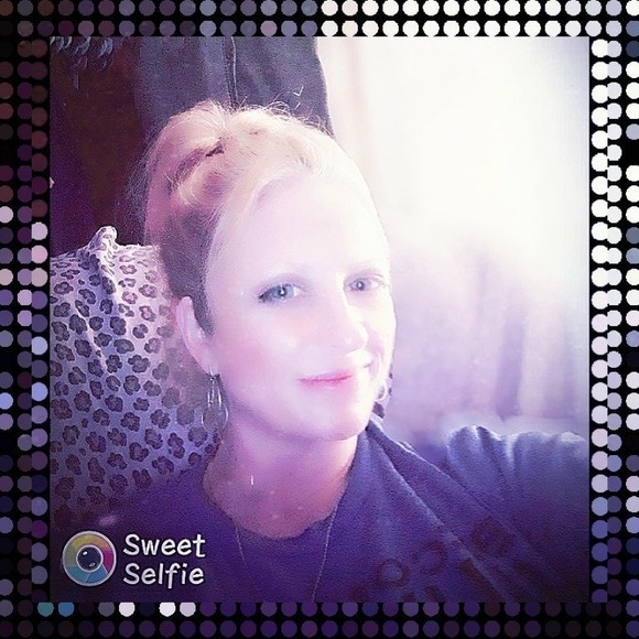 Profile Picture of Jaime Smith (@jaimesmith54) on Poshmark