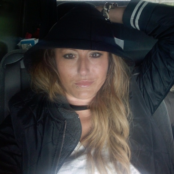 Profile Picture of Haley Briscoe (@haleybriscoe86) on Poshmark