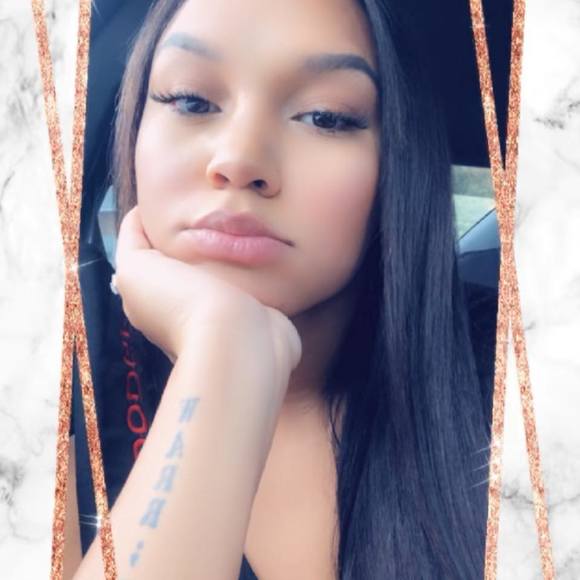 Profile Picture of Darrian Davis (@elizabetthdavis) on Poshmark