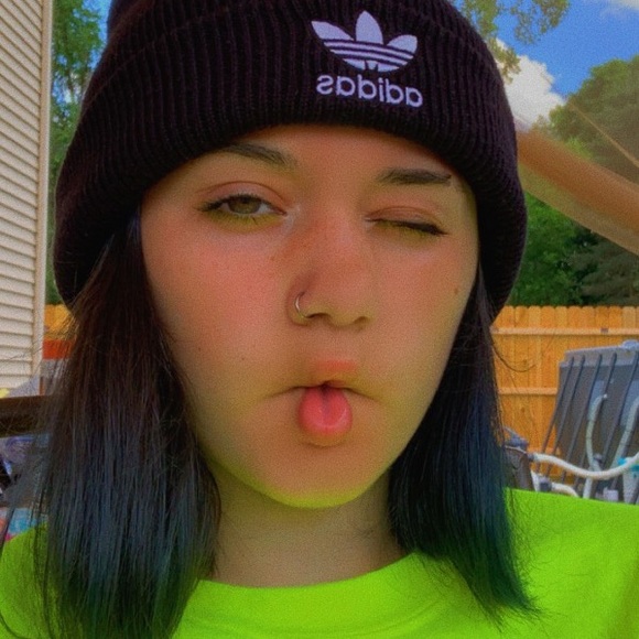 Profile Picture of Khloe Kempker (@extremekhloe) on Poshmark