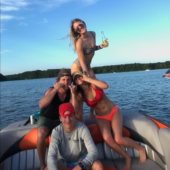 Profile Picture of Jonathan Hicks (@jmhicks2) on Poshmark