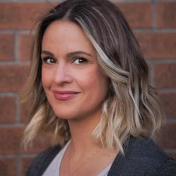 Profile Picture of Julia Loewi (@julialoewi) on Poshmark