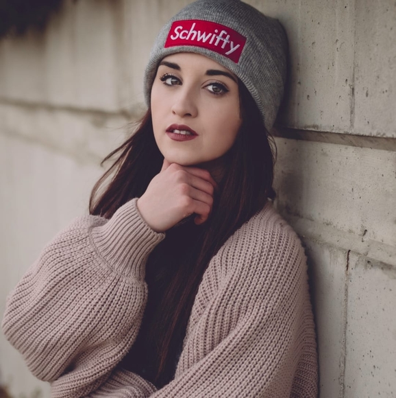 Profile Picture of Sami Fischer (@samifischer337) on Poshmark