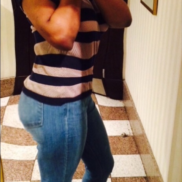 Profile Picture of Tamia Williams (@tamia129) on Poshmark