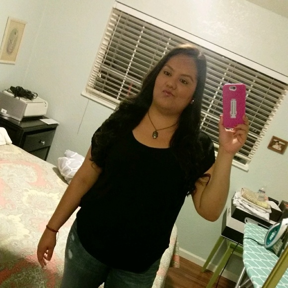 Profile Picture of Jessica Aviles (@yeyi4083) on Poshmark