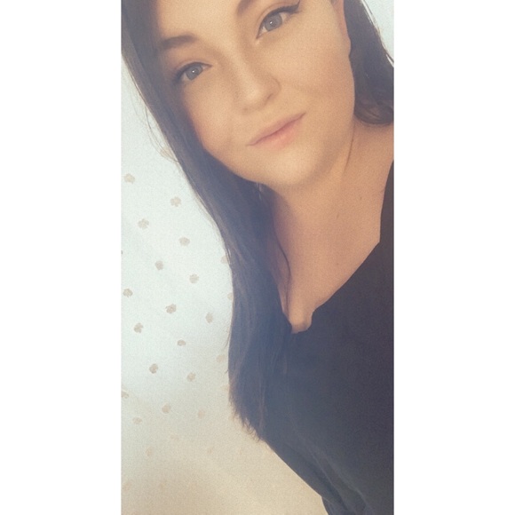 Profile Picture of Rachel Rothwell (@rachel_rothwell) on Poshmark