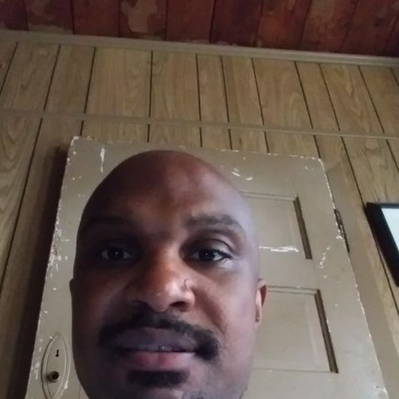 Profile Picture of Carlos Ford (@carlosford600) on Poshmark