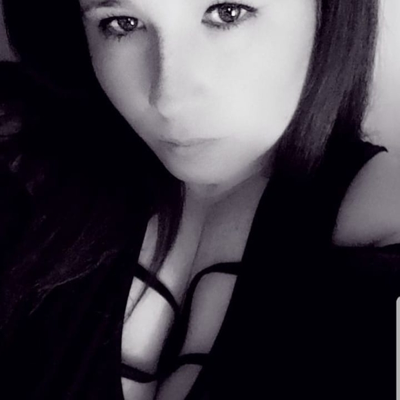 Profile Picture of Christy Sowards (@christysowards) on Poshmark