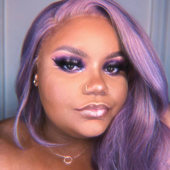 Profile Picture of April Chandler (@aprilchandle211) on Poshmark