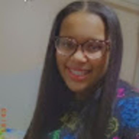 Profile Picture of Lauren Ottey (@otteylau2010) on Poshmark