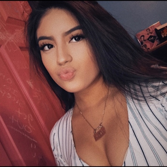 Profile Picture of Alyssa Diaz (@alyssa0628) on Poshmark