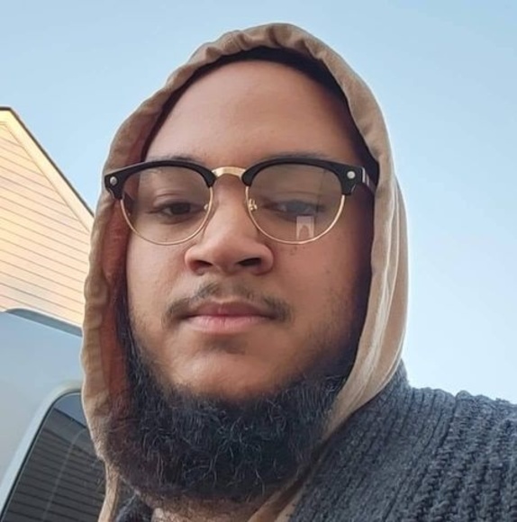 Profile Picture of Andrew Spencer (@aspencer12312) on Poshmark