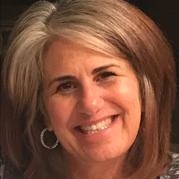 Profile Picture of Shawn Doohen (@auntymum) on Poshmark