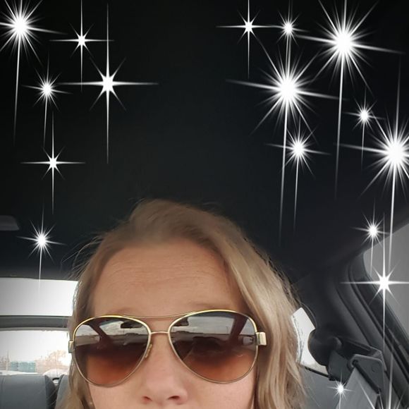 Profile Picture of Sarah Madinger (@saraha1987) on Poshmark