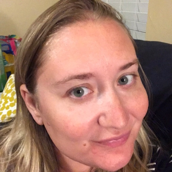 Profile Picture of Alex Redecker (@mrsred2007) on Poshmark