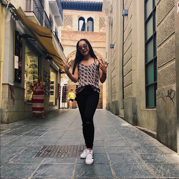 Profile Picture of Ana Aponte (@ana_aponte) on Poshmark