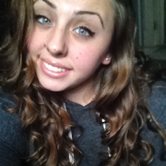 Profile Picture of Rachel Starkey (@rachelstarkey23) on Poshmark