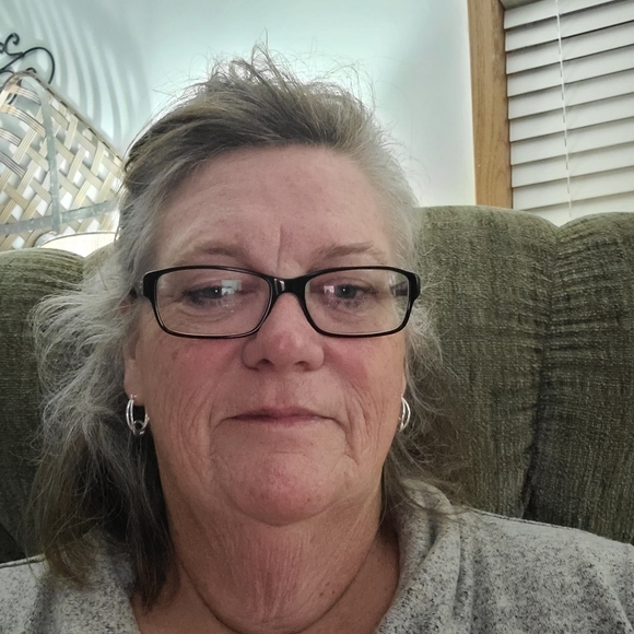 Profile Picture of Julie Reddell (@jkreddell) on Poshmark