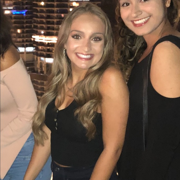 Profile Picture of Sara Direzze (@saradirezze1) on Poshmark