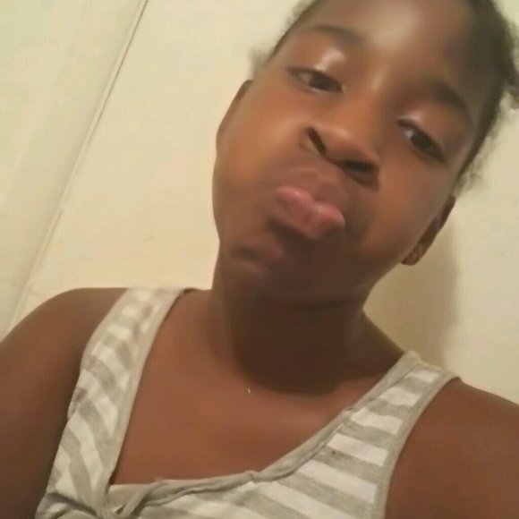 Profile Picture of Florence Moore (@flow4) on Poshmark