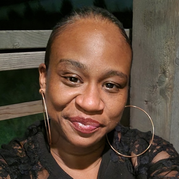Profile Picture of Chetta Chetta (@chettachetta) on Poshmark