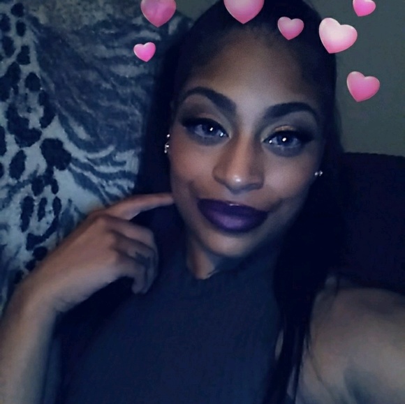 Profile Picture of Cheronda Smith (@cherondasnap) on Poshmark