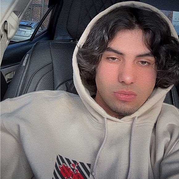 Profile Picture of Omar Sultani (@omarsultani2002) on Poshmark