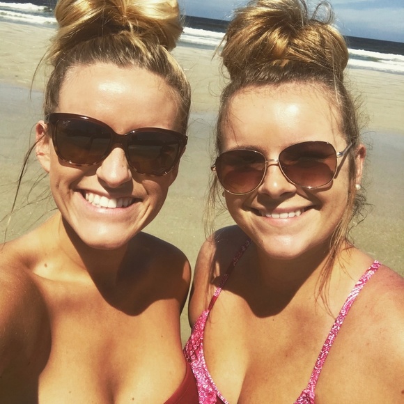 Profile Picture of Macray Bugner (@macraybugner) on Poshmark