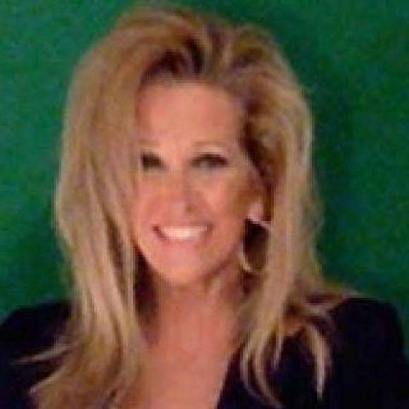 Profile Picture of Martha Ellis (@martha3535) on Poshmark