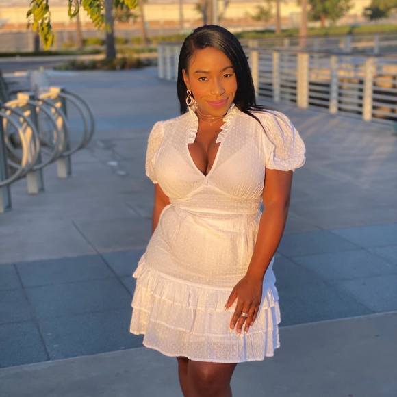 Profile Picture of Katherine Sarrette (@katbankz) on Poshmark