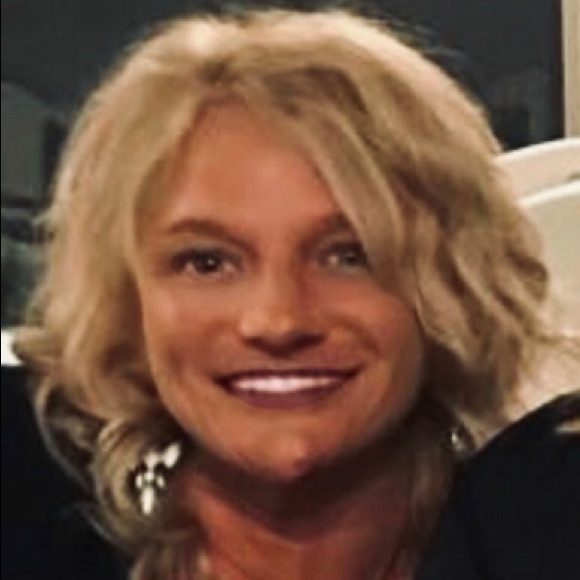 Profile Picture of Andrea Overpeck (@andreao1013) on Poshmark