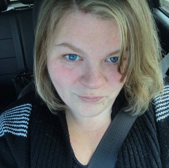 Profile Picture of Nicole Schell (@popcornchick) on Poshmark