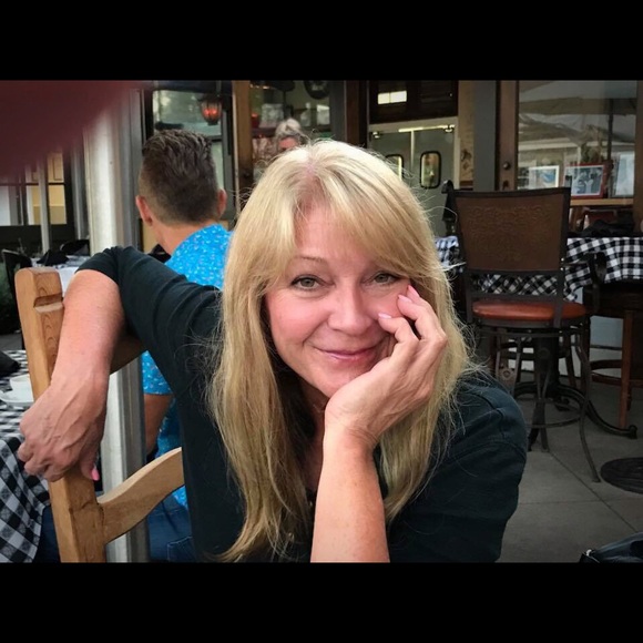 Profile Picture of Robin Parker (@renorobin) on Poshmark